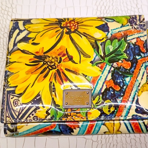 Very Rare Gorgeous Unigue New/Unused Dolce Gabana Flower Design Polished Tri-Fol - Picture 15 of 15